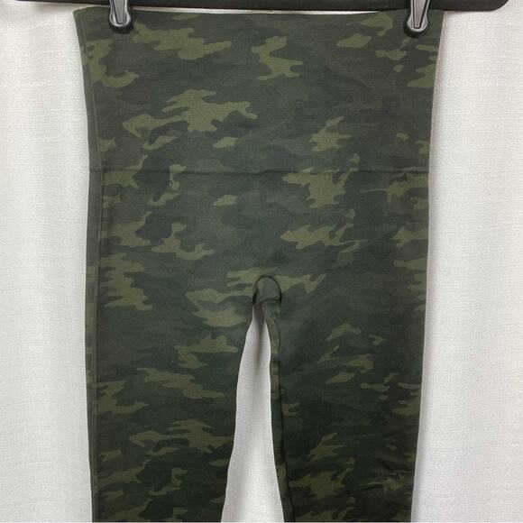 Spanx Green Camouflage Look At Me Now Seamless Leggings Sz.M - Picture 7 of 15